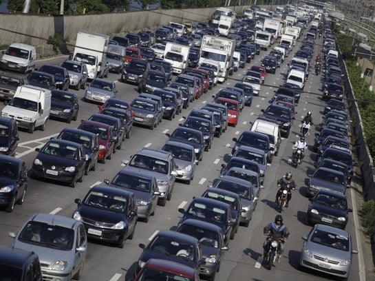 Transito congestionado na Marginal Pinheiros.